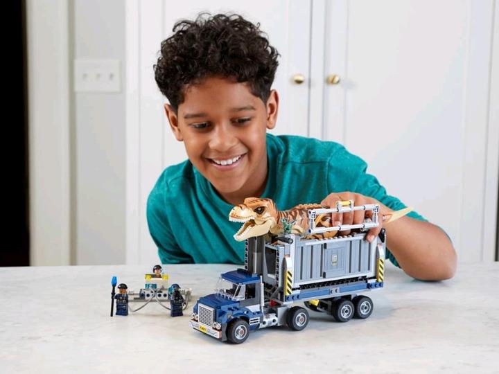 Actual product image LEGO Jurassic World - T. rex Transport (75933, LEGO Jurassic World)