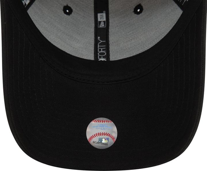 Actual product image New Era 9Forty Strapback Cap - New York Yankees black