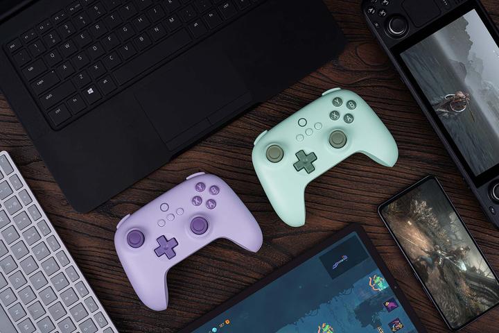 Actual product image 8bitdo Ultimate C 2.4G (Android, PC)