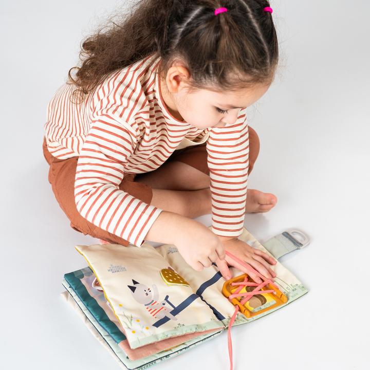 Produktbild Taf Toys Aktivitätenbuch Fantasy (Deutsch, Französisch, Italienisch, Englisch, Schweizerdeutsch)