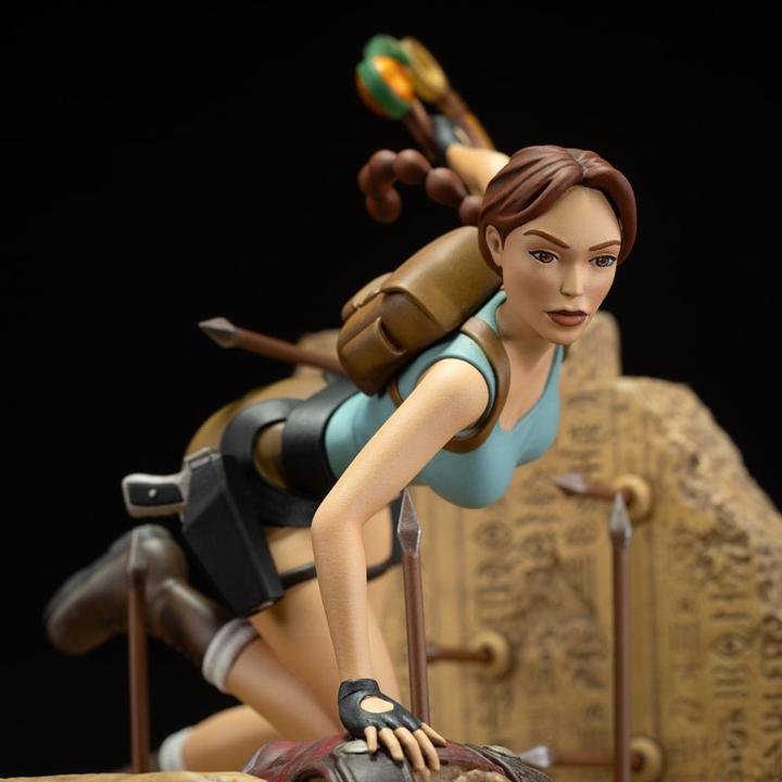 Actual product image Dark Horse Tomb Raider 1996 PVC Statue Lara Croft Classic Era 17 cm