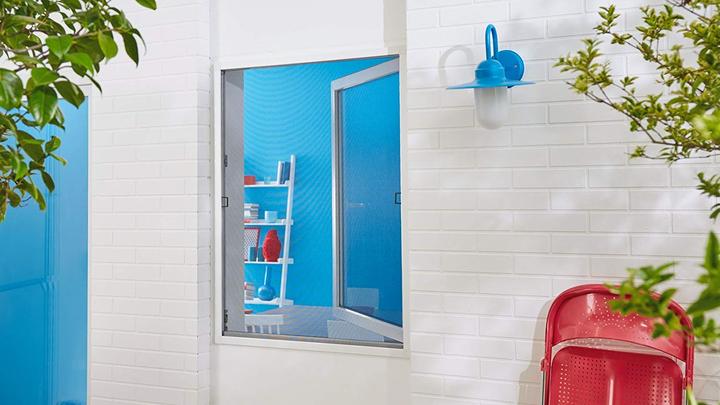 Image du produit tesa Moustiquaire Alu COMFORT pour fenêtres, avec cadre en aluminium, sans perçage (120 x 150 cm)