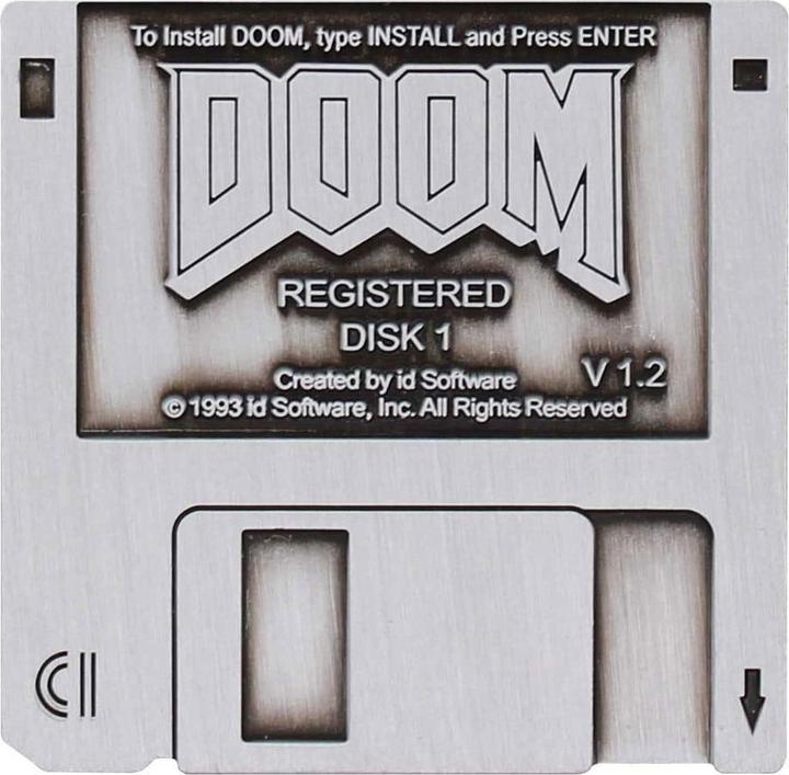 Actual product image Fanattik Doom Ansteck-Pin Floppy Disk Limited Edition