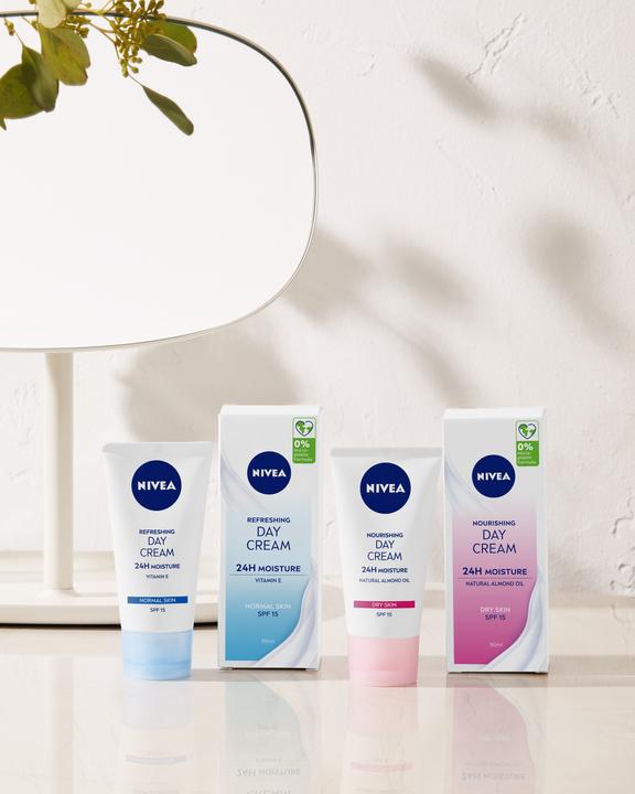 Image du produit NIVEA Erfrischende Tagescreme LSF 15 (50 ml, Crème de jour, SPF 15)