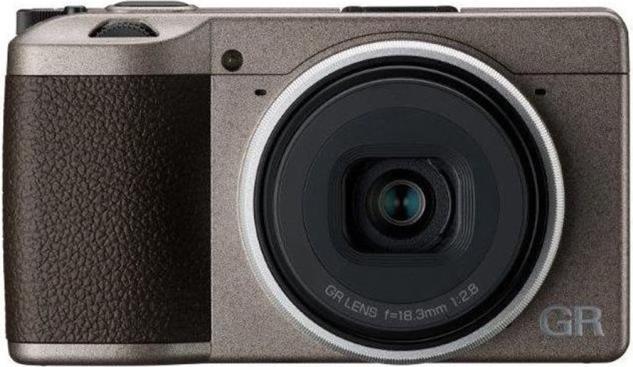 RICOH GR III Édition Journal (28 mm, 24.20 Mpx, APS-C / DX)