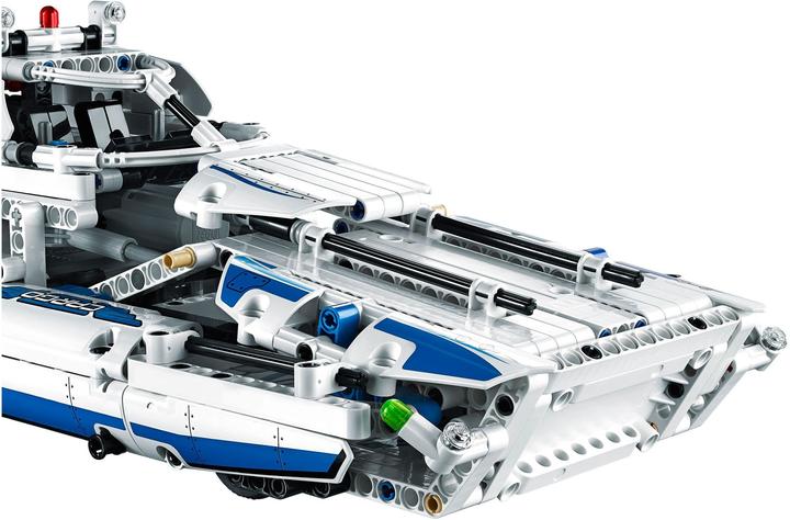 Actual product image LEGO Cargo plane (42025, LEGO Technic)