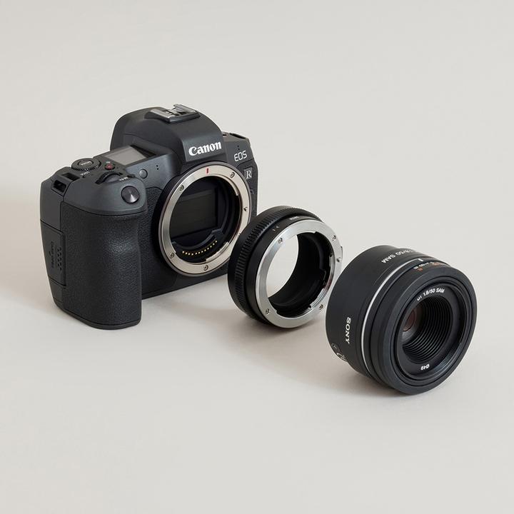 Produktbild Urth Lens Mount Adapter: Compatible with Sony A (Minolta AF) Lens to Canon RF Camera Body