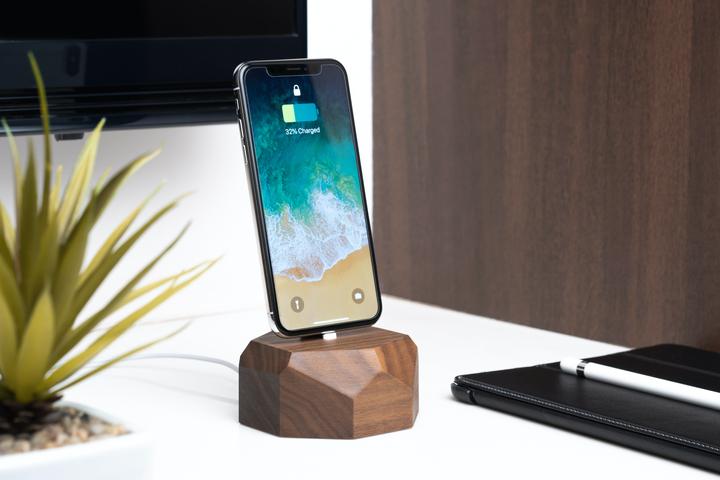 Actual product image Oakywood iPhone Dock - Docking station - Lightning