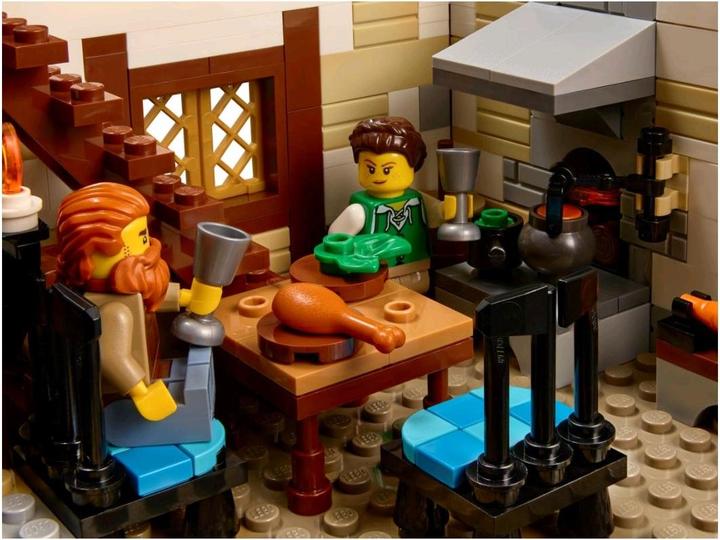 Image du produit LEGO Le forgeron médiéval (21325, LEGO Ideas, LEGO difficiles à trouver)