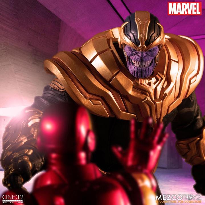 Produktbild Mezco Toys Marvel Universe Actionfigur mit Leuchtfunktion 1/12 Thanos 21 cm