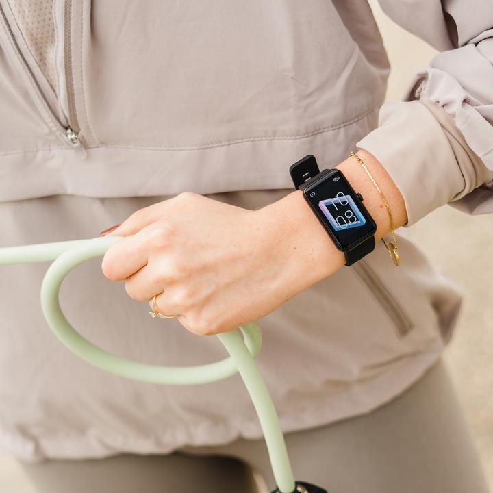 Actual product image Xcoast Cadiz - Black Fitness Band (46 mm)
