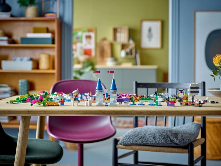 Image du produit LEGO Univers fantastique Kit de construction créatif (11033, LEGO Classic)