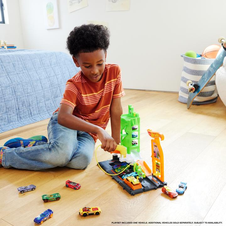 Actual product image Hot Wheels Petrol station