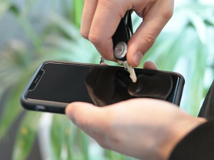 Produktbild Quad Lock Screen Protector (1 Stück, Apple iPhone 15 Pro Max, Apple iPhone 15 Plus)