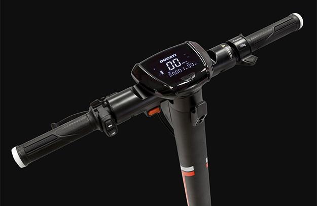 Actual product image Ducati E-Scooter Pro-III (25 km/h, 50 km, 350 W)