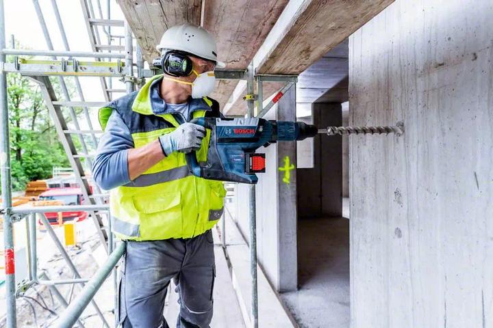 Produktbild Bosch Professional Akku-Bohrhammer BITURBO mit SDS max GBH 18V-45 C, 2 x Akku ProCORE18V 12.0Ah (Akkubetrieb)