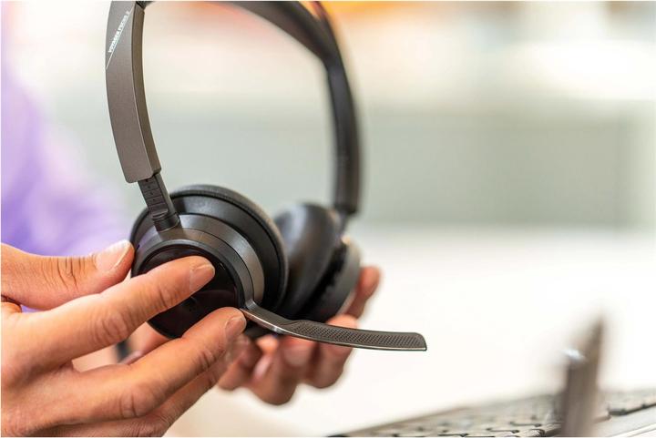 Actual product image Poly Voyager Focus 2 (Wireless, Cable, USB-C)