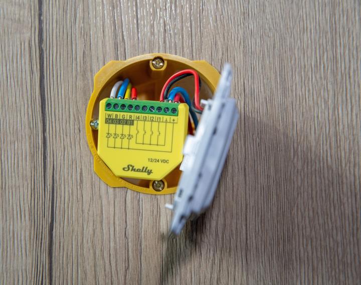Actual product image Shelly Plus RGBW PM (Dimming actuator)