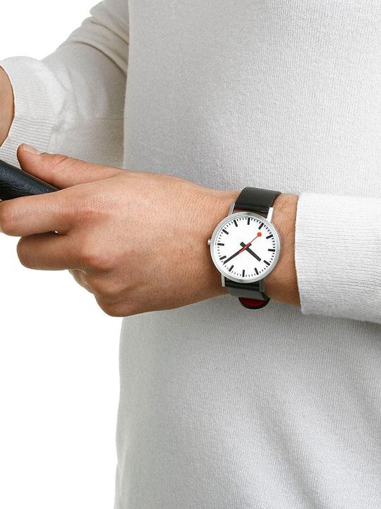 Actual product image Mondaine Classic Pure (Analogue wristwatch, Swiss made, 40 mm)