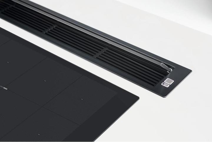 Actual product image Whirlpool SMO658CBT - Inductiekookplaat