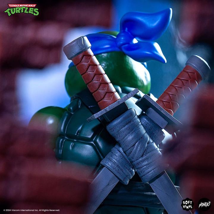 Produktbild Mondo Teenage Mutant Ninja Turtles Soft Vinyl Figur Leonardo 25 cm