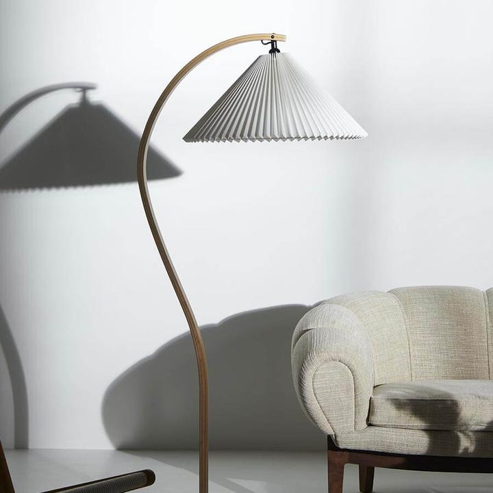 Gubi Timberline floor lamp White/Oak/Birch (E27)