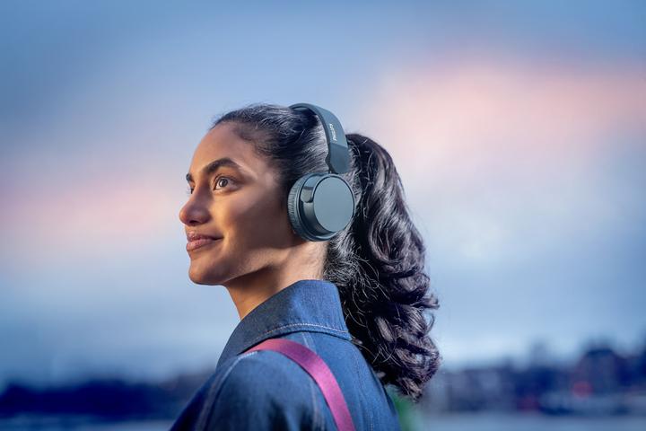 Actual product image Philips TAH4209BL/00 (No noise cancelling, 55 h, Wireless)