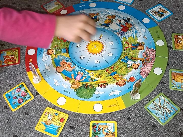 Produktbild Ravensburger Rund um den Kalender (Deutsch)