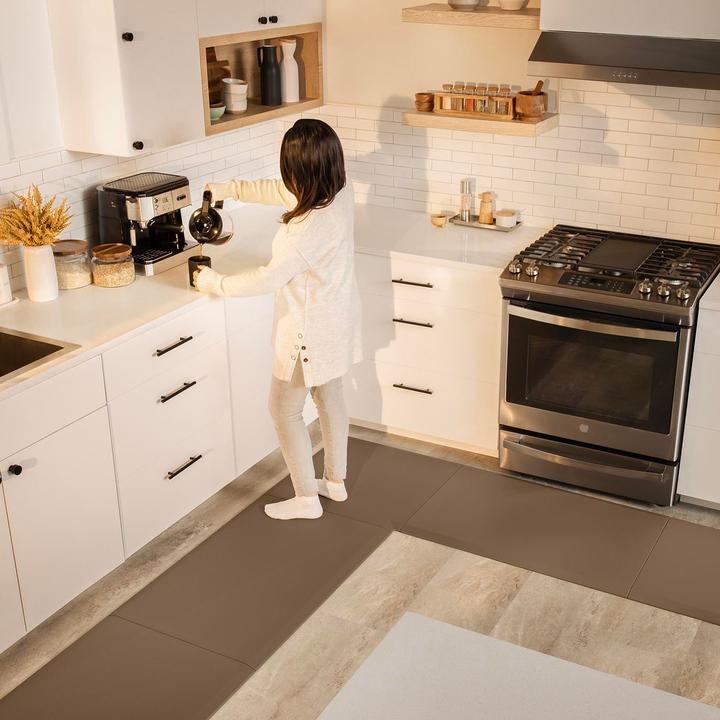 Actual product image WeatherTech Anti-fatigue corner mat 0.64 m x 0.64 m Limited | Black (64 x 64 cm)