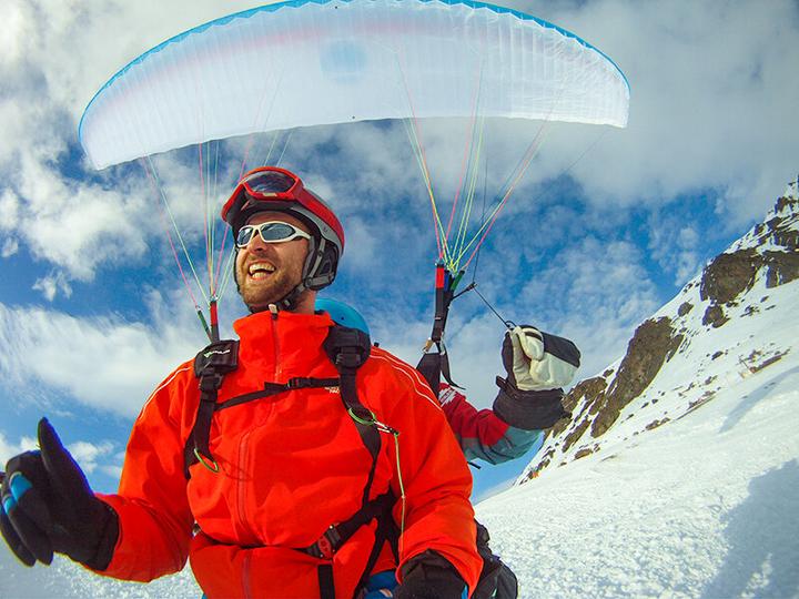 Produktbild Smartbox 25 Min. Tandem-Gleitschirmflug in den Schweizer Alpen (1 Pers.)
