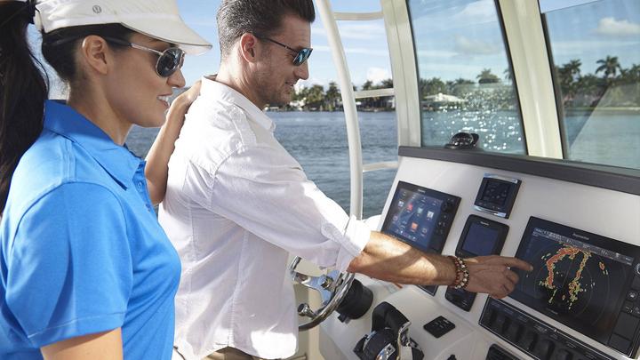 Image du produit Raymarine Quantum Q24C Antenne radôme 18" Wi-Fi/câble avec 10m de câble de tension