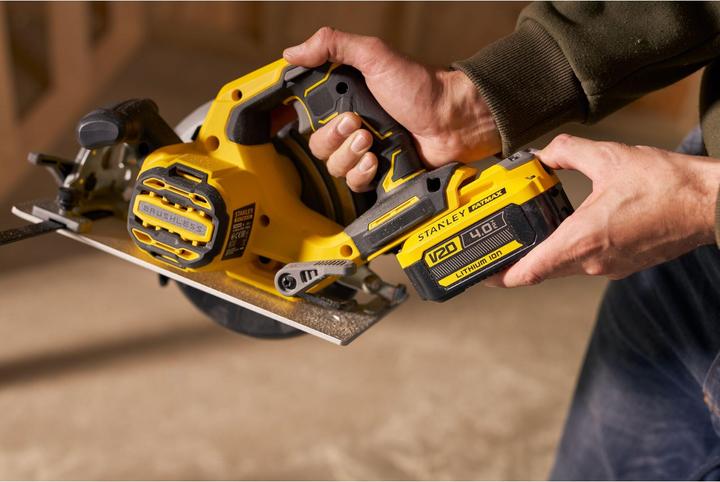 Image du produit Stanley Scie circulaire sans fil FatMax V20 SFMCS550M2K (18V, 4.0Ah, sans balai, profondeur de coupe sans