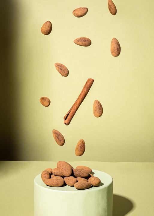 Produktbild KoRo Geröstete Mandelkerne in dunkler Schokolade mit Zimt (1000 g)