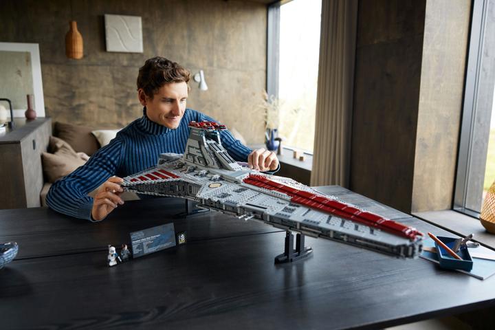 Immagine prodotto LEGO Incrociatore d’attacco della Repubblica classe Venator (75367, LEGO Star Wars, Set LEGO rari)