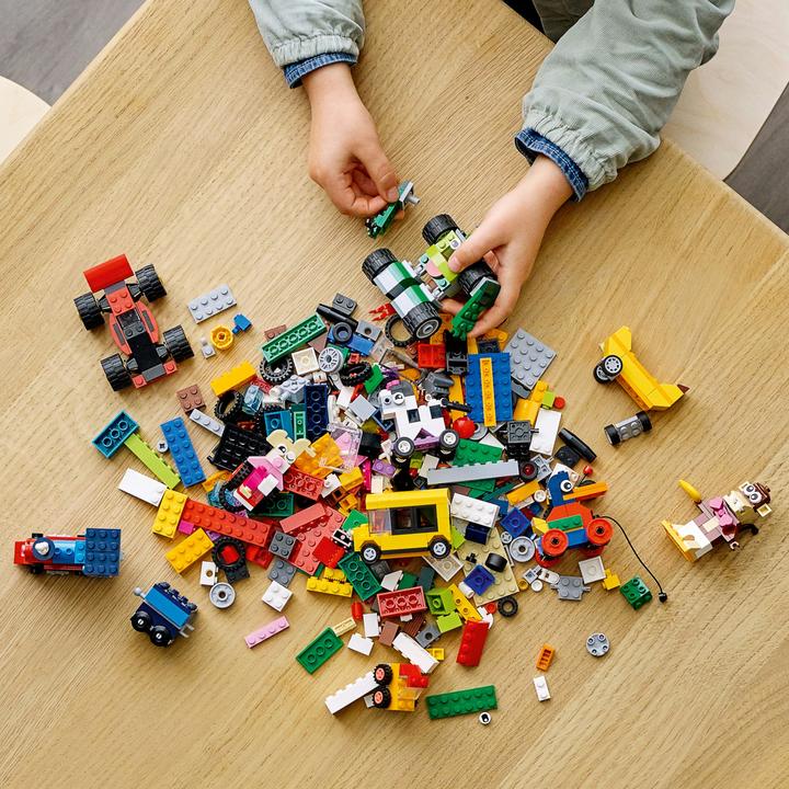 Actual product image LEGO Stone box with wheels (11014, LEGO Classic)