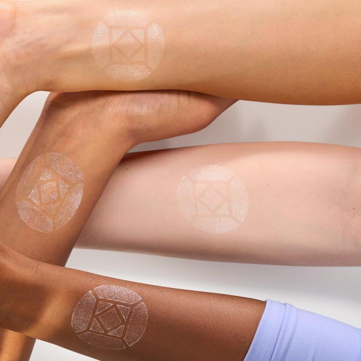 Produktbild essence Baby Got Diamond (Silver, Highlighter, 5.40 g)