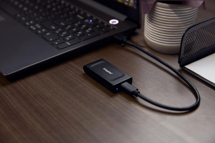 Actual product image Kingston XS1000 (2000 GB)