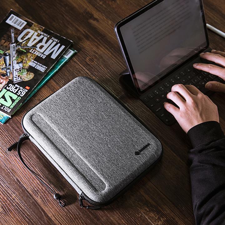 Produktbild tomtoc Smart A06 (9.7-11") Tablet Case (Microsoft Surface Go, iPad Air, iPad Pro 10.5 2017 (1. Gen), iPad Pro 11 2018 (1. Gen), iPad Pro 11 2020 (2. Gen), iPad Air 2020 (4. Gen), iPad Air 2022 (5. Gen))