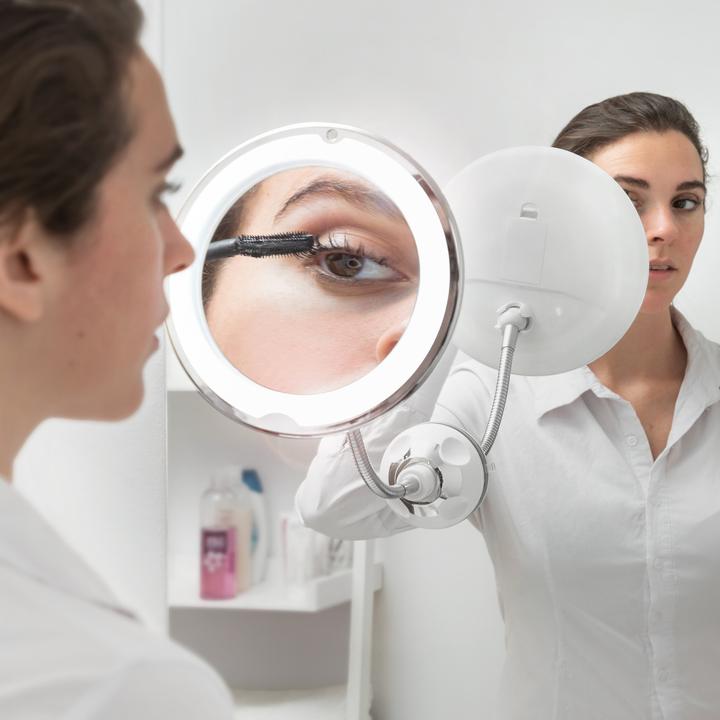 Actual product image InnovaGoods Make-up mirror with magnification and LED (Ø 20 cm)