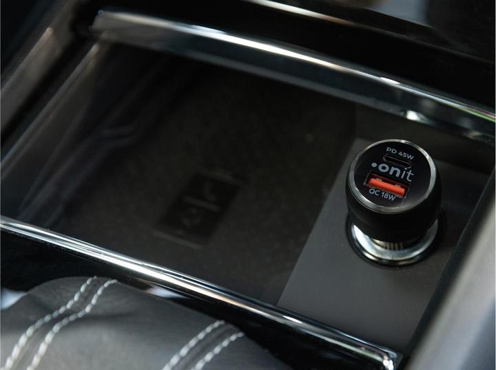 Produktbild Onit Autoladegerät Dual 63 W PD, Stromanschluss Seite A