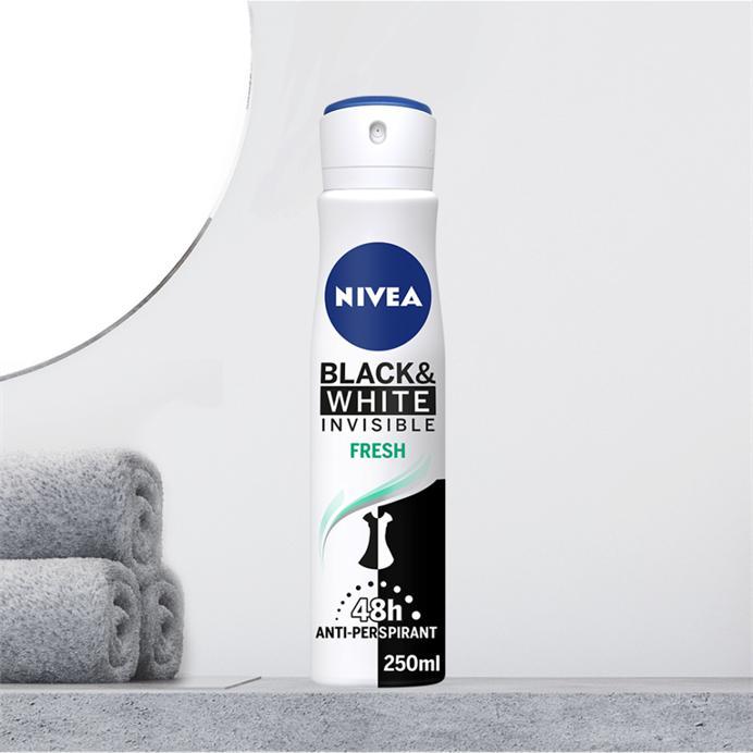 Actual product image NIVEA BLACK & WHITE INVISIBLE FRESH deo vapo 200 ml (Spray, 200 ml)