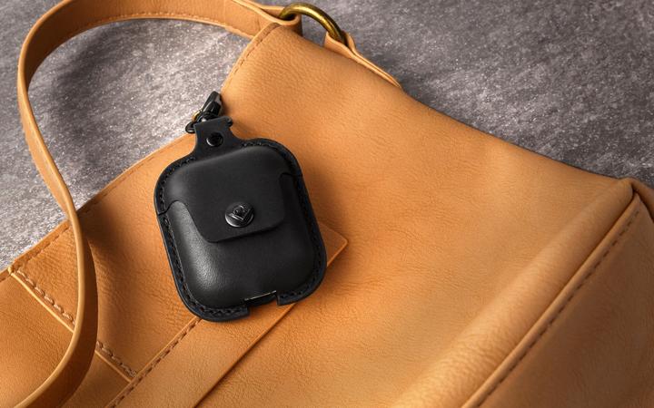 Actual product image TwelveSouth AirSnap Leather Case for AirPods Black (Headphone bag)