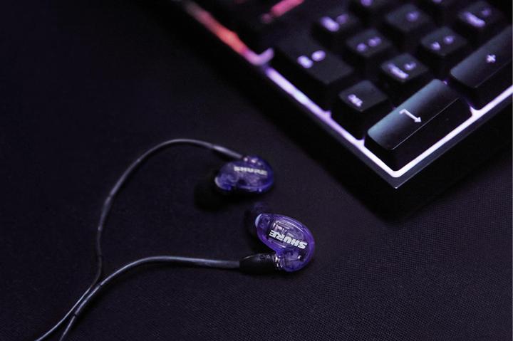 Actual product image Shure SE215 Special Edition Uni In-Ear Headphones - Purple (No noise cancelling, Cable)