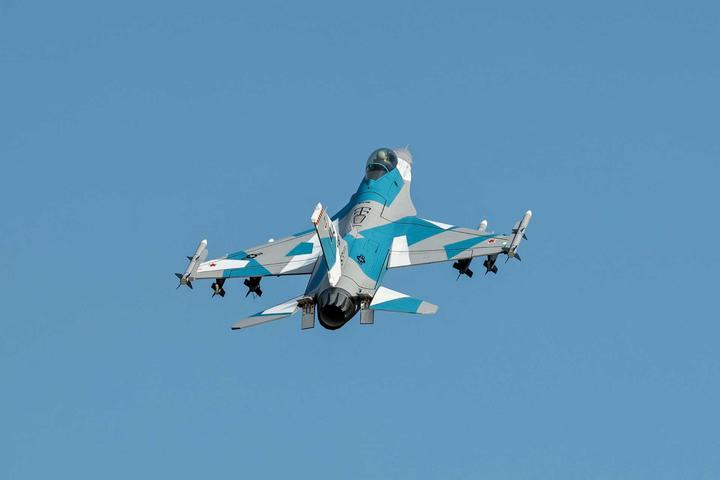 Actual product image Freewing F-16 90 PNP 8S E-Impeller Jet (Jet)