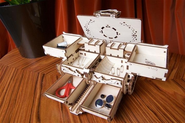 Actual product image Ugears Antique casket (185 pieces)