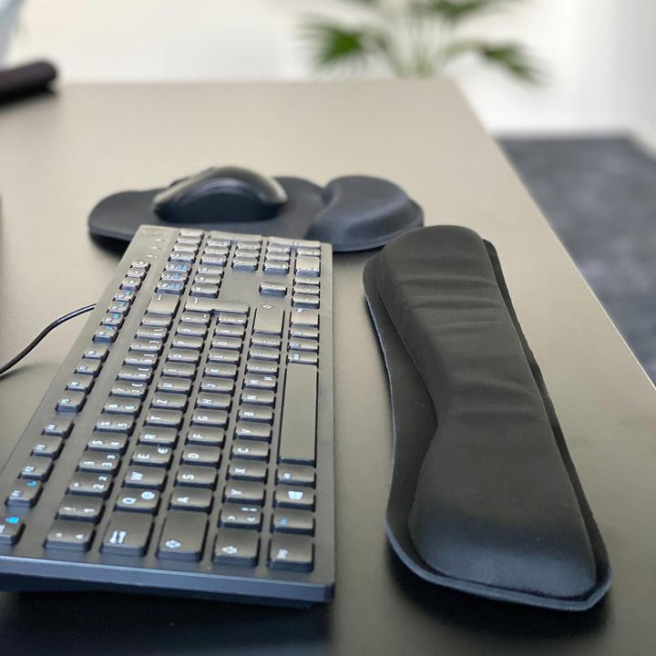 Produktbild Cadorabo 2-teiliges Set ergonomisches Mauspad und Tastatur Gelenkauflage mit Handgelenkstütze