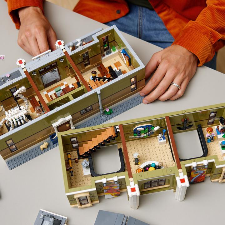 Actual product image LEGO Natural History Museum (10326, LEGO Icons)