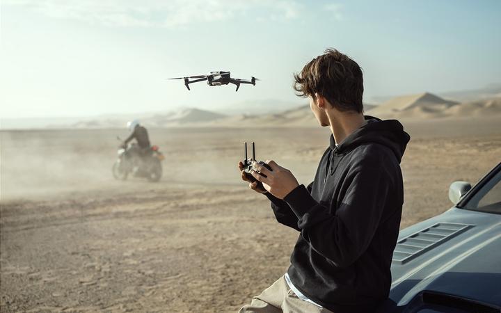 Immagine prodotto DJI Mavic 3 Fly More Combo (46 min, 895 g, 20 Mpx)