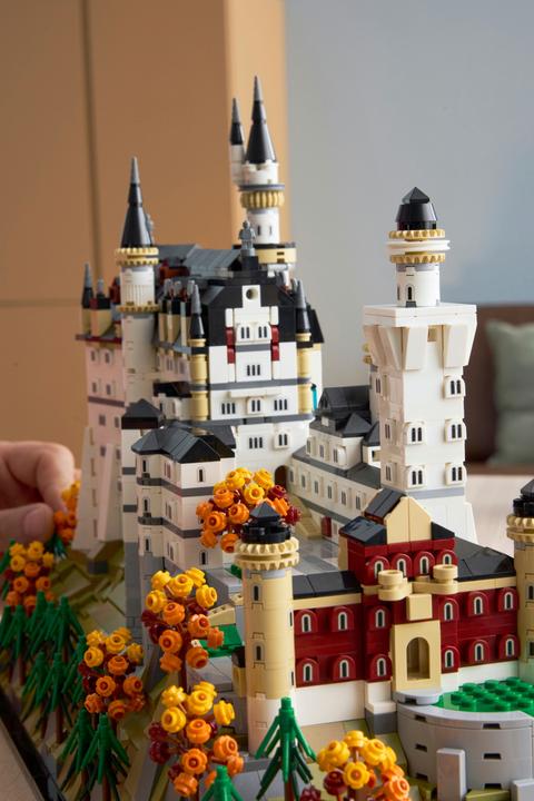 Produktbild LEGO Schloss Neuschwanstein (21063, LEGO Architecture)