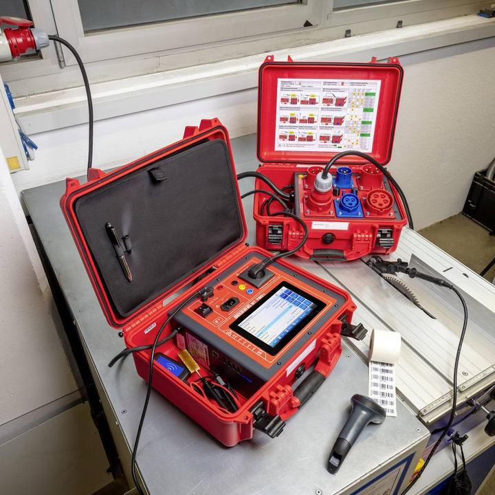 Produktbild Benning ST 760+ Set Gerätetester-Set (CAT II 300V)